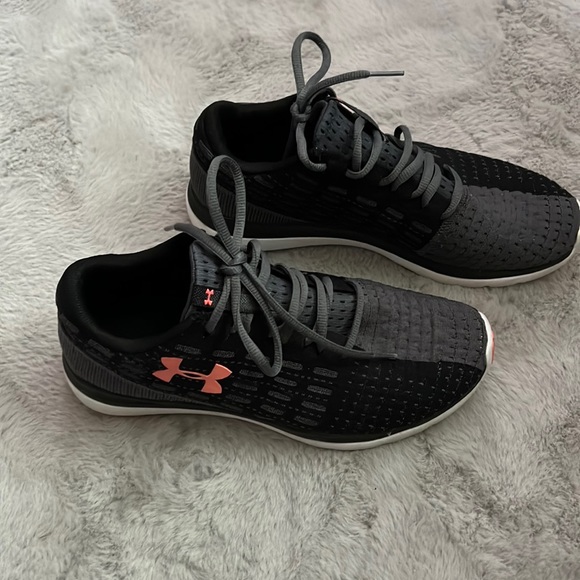 Under Armour Other - Men’s under armour sz 9.5 gently worn